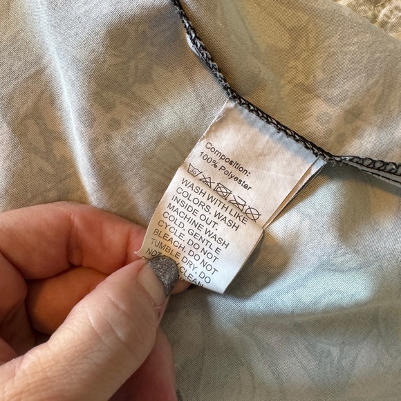 Shein flowy halter XL - Picture 2 of 4